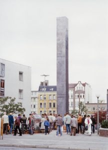 Esther Shalev e Jochen Gerz, Monumento contro il fascismo, Amburgo 1986