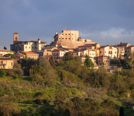 Un palco dislocato, per il borgo cablato: in Toscana, apre il Festival Connessioni