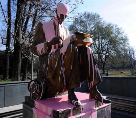 Hacking Monuments, ovvero, come modificare lo spazio del potere