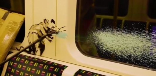 Banksy torna a colpire, questa volta nella metropolitana di Londra