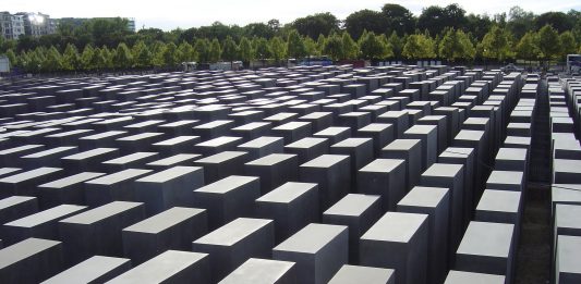 Il momento dei monumenti: intervista a Pietro Gaglianò Berlin Memorial, Peter Eisenman