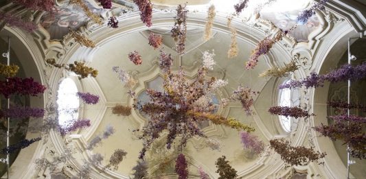 Tra natura e architettura, il silenzioso Florilegium di Rebecca Louise Law a Parma