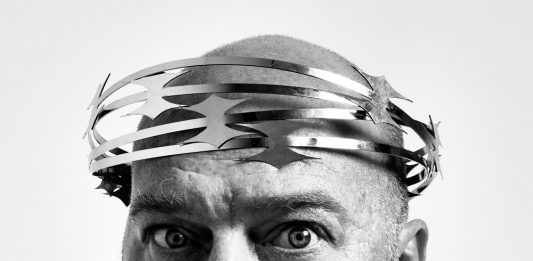 Occhio alla testa: Kendell Geers in mostra alla M77 Gallery di Milano Kendell Geers