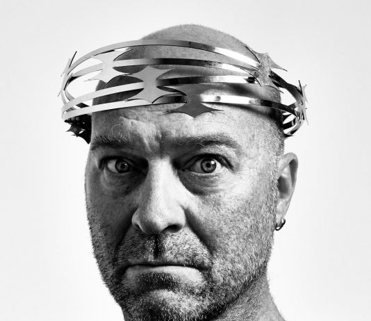 Occhio alla testa: Kendell Geers in mostra alla M77 Gallery di Milano Kendell Geers