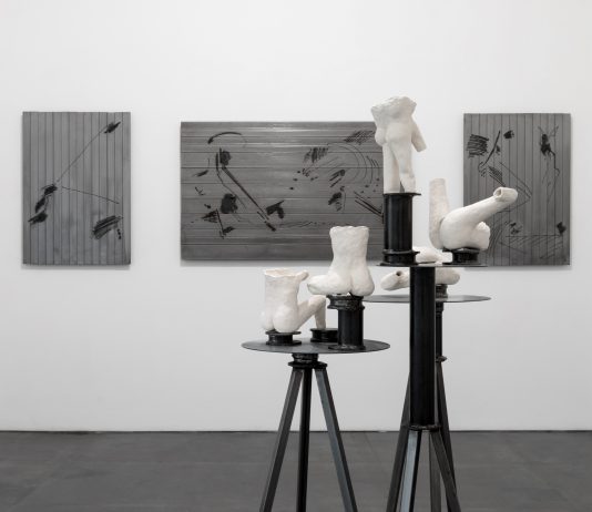 Weightless: la materia senza peso di Luca Monterastelli, da Lia Rumma