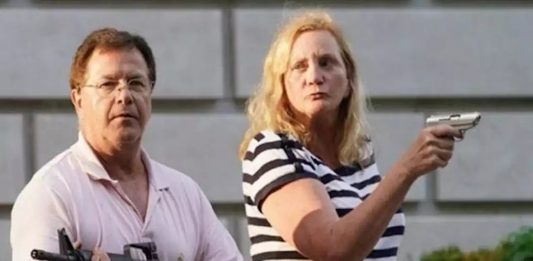 La coppia armata di St. Louis ha una passione per l’arte rinascimentale