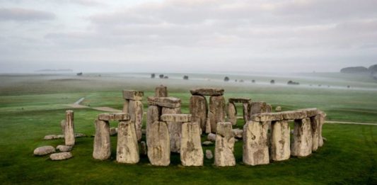 Un team di archeologi ha scoperto Holehenge, il più grande sito neolitico del Regno Unito