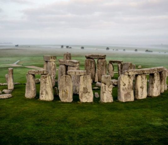 Un team di archeologi ha scoperto Holehenge, il più grande sito neolitico del Regno Unito