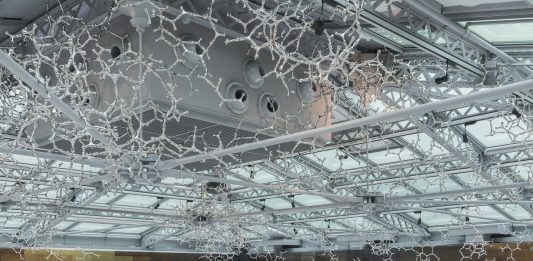 Loris Cecchini vince l’edizione 2020 del Premio Acacia Loris Cecchini, Waterbones, 2017, 8000 moduli in acciaio, particolare. Installazione site specific, Fondaco dei Tedeschi, Venezia