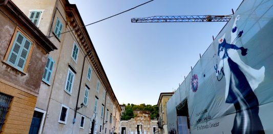 L’artista e giornalista curda Zehra Dogan dona un’opera per la resistenza di Brescia