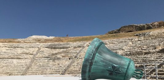 Mircea Cantor, la performance per il festival INDA 2020, a Siracusa