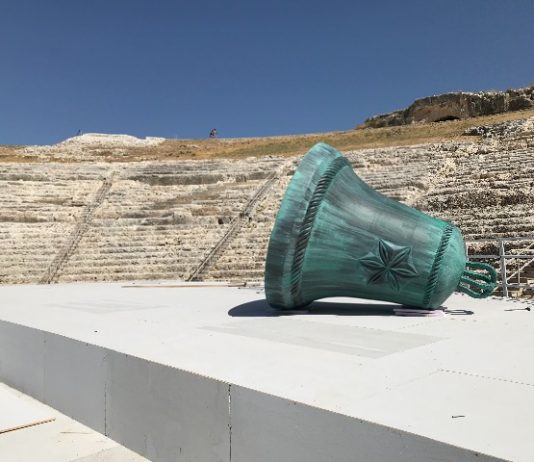 Mircea Cantor, la performance per il festival INDA 2020, a Siracusa