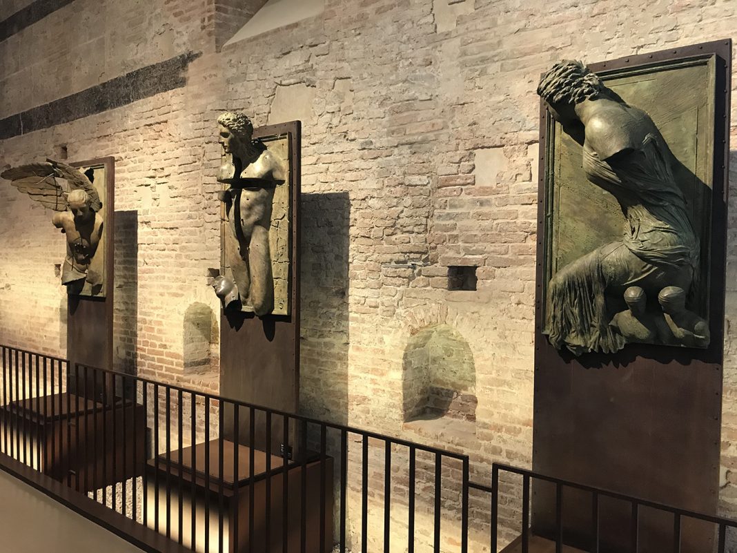 Igor Mitorajhttps://www.exibart.com/repository/media/2020/08/Igor-Mitoraj-al-Museo-delle-Sinopie-1068x801.jpg