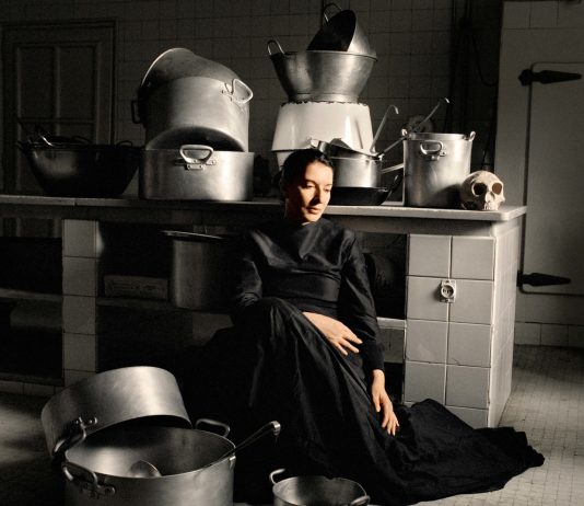 Marina Abramovic a Napoli? Arriva la smentita ufficiale dell’artista