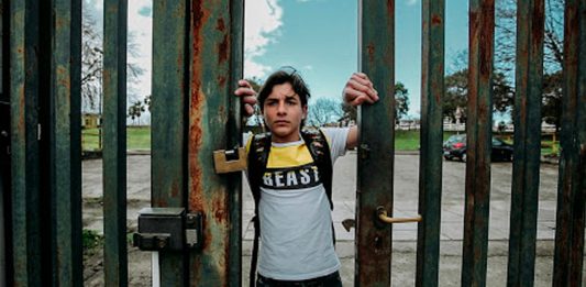 Sufficiente, da Scampia al Nastro d’Argento. L’intervista Sufficiente