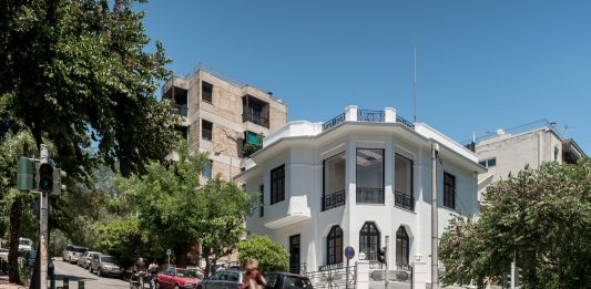 Larry Gagosian apre una nuova sede ad Atene. Aspettando Los Angeles