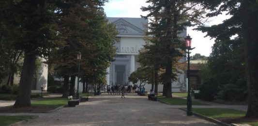 Un giusto tempo e un giusto luogo per le Muse veneziane? Venezia, Giardini della Biennale, 29 agosto 2020