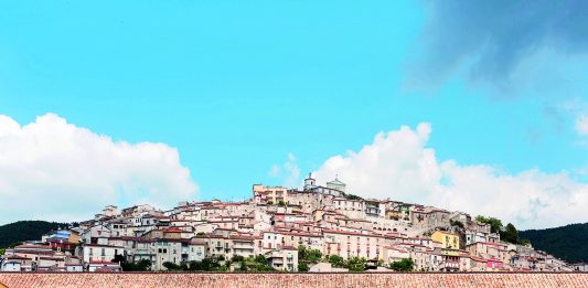 Le luci della ribalta è il festival che anima la Certosa di Padula