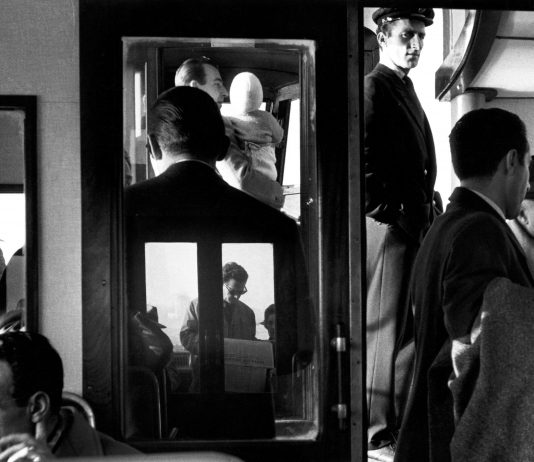 Gianni Berengo Gardin al Castello Aragonese di Otranto Venezia, 1960 © Gianni Berengo Gardin/Courtesy Fondazione Forma per la Fotografia