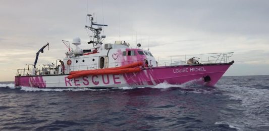 La nave di Banksy (la politica rovina tutto) Louis Michel, la nave di Banksy