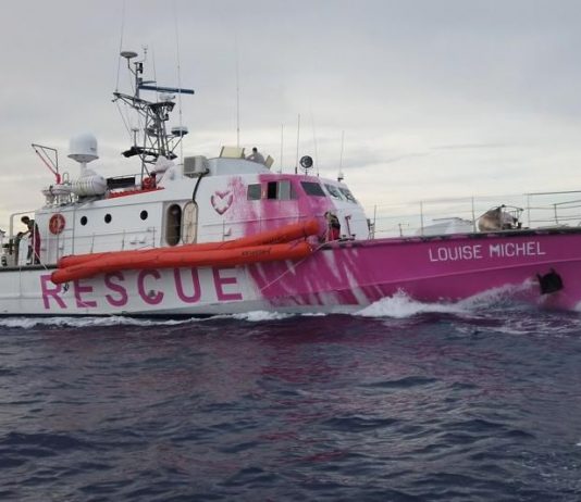 La nave di Banksy (la politica rovina tutto) Louis Michel, la nave di Banksy