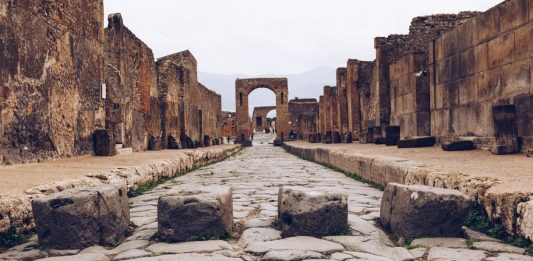 Apre il bando per il nuovo superdirettore di Pompei. Suggestioni estere?