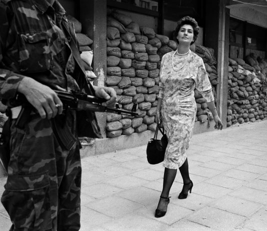 Extraordinary Women. Alla Side Gallery di Newcastle gli scatti di Tom Stoddart Bosnia, 1995