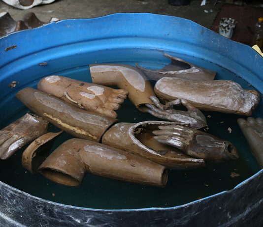 Dal Nepal al Pastificio Cerere, le statue votive di Namsal Siedlecki