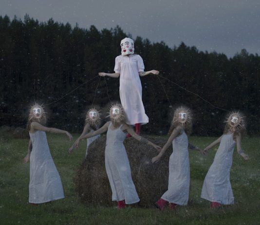 Sculture indossabili in Rete: 3 artiste che fanno della loro arte un abito