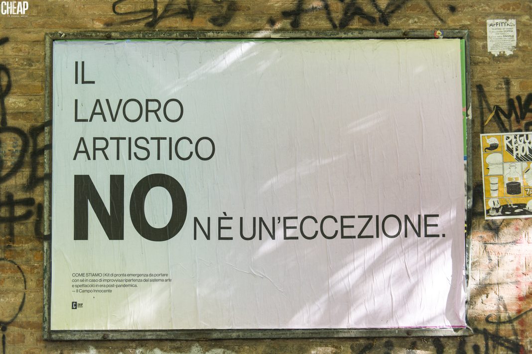 Uno dei poster affissi da Cheap con le riflessioni sul mondo dell'arte del Campo Innocente (foto: Michele Lapini).