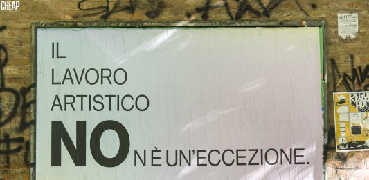 Preferirei di NO: CHEAP porta a Bologna la riflessione del Campo Innocente Uno dei poster affissi da Cheap con le riflessioni sul mondo dell'arte del Campo Innocente (foto: Michele Lapini).