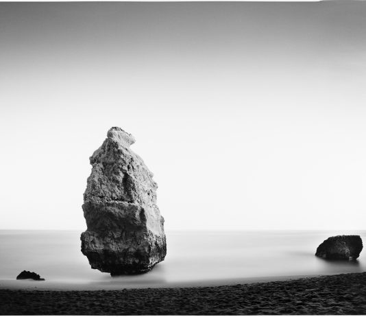 La luce ancestrale della natura, nelle fotografie di Francesco Bosso a Villa Pignatelli Francesco Bosso, Morning Calm, 2018 Portugal. Courtesy Photo & Contemporary