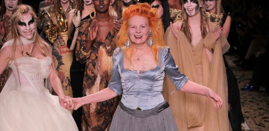 L’eleganza sovversiva di Vivienne Westwood, a Lione Vivienne Westwood, défilé World Wide Woman, automne-hiver 2011-2012 Paris, mars 2011 © Guy Marineau