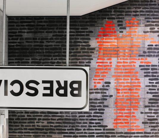 Una Vittoria Alata e Incancellabile: l’opera di Emilio Isgrò per Brescia Emilio Isgrò, Incancellabile Vittoria, 2020, Stazione FS della metropolitana di Brescia. photo: Alessandra Chemollo