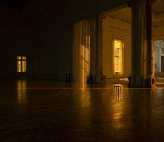 Ore sospese. A Milano, un diario fotografico per raccontare l’Italia