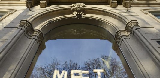 Apre MEET: a Milano, il nuovo centro di cultura digitale è realtà L'ingresso di MEET, Via Vittorio Veneto 2, Milano. Foto Michele Nastasi