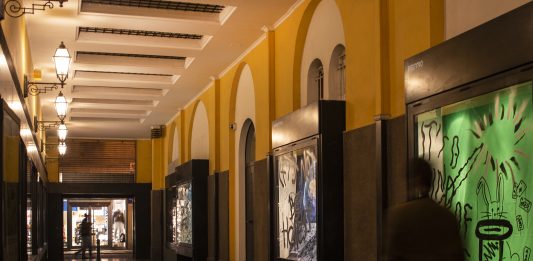 Sei vetrine nel centro di Reggio Emilia: NEUTRO parte con The Cool Couple