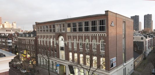 Da de With a Melly: il museo di Rotterdam dà un taglio al colonialismo e cambia nome Kunstinstituut Melly di Rotterdam