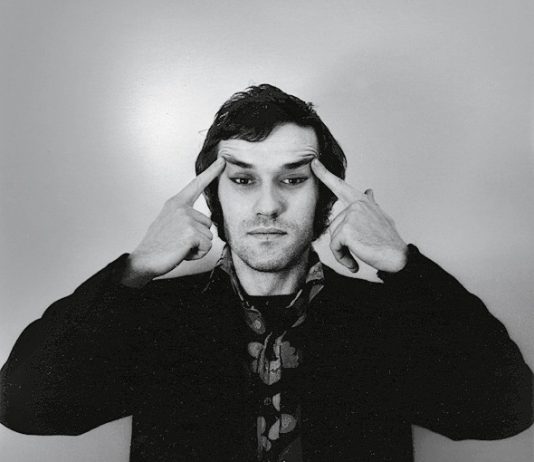 Se l’opera non è autentica: il caso del (falso) Boetti venduto da Telemarket Alighiero Boetti