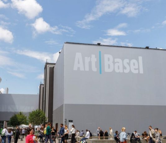 MCH Group, la società madre di Art Basel, risponde alla crisi con un evento dal vivo Art Basel