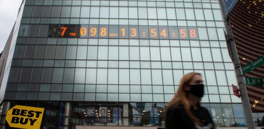 Climate Clock: a New York l’orologio che segna il conto alla rovescia per il disastro climatico