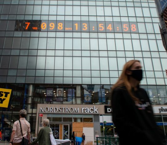 Climate Clock: a New York l’orologio che segna il conto alla rovescia per il disastro climatico