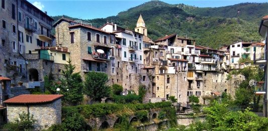 Tell Us ti porta in residenza in un Ecovillaggio. Aperto il bando