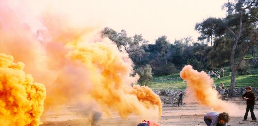 La nuova opera di Judy Chicago tra realtà aumentata e performance interattiva Fireworks performance. Performed at Brookside Park, Pasadena, CA © Judy Chicago/Artists Rights Society (ARS), New York Photo courtesy of Through the Flower Archives Courtesy of the artist; Salon 94, New York; and Jessica Silverman Gallery, San Francisco