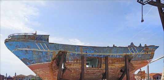 La Barca Nostra di Christoph Büchel rischia di scomparire per sempre Christoph Buchel, Barca Nostra