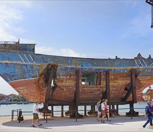 La Barca Nostra di Christoph Büchel rischia di scomparire per sempre Christoph Buchel, Barca Nostra