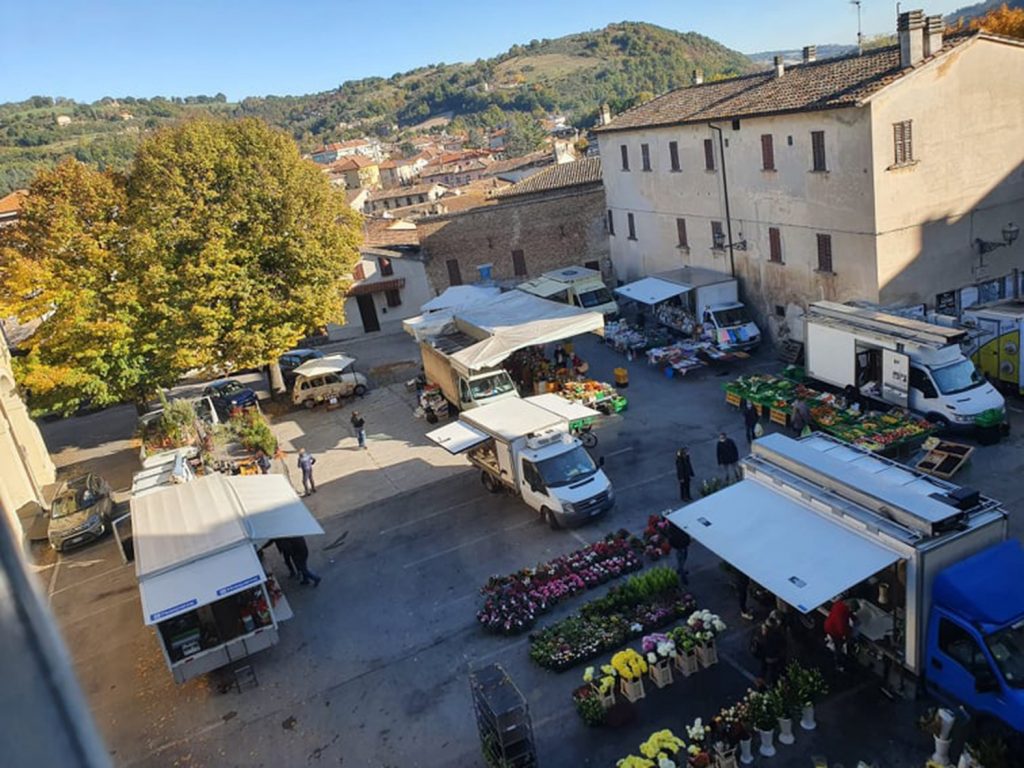 Dal laboratorio Un paese senza piazza, di Pietro Gaglianò, Piazza delle Erbe, Pergola