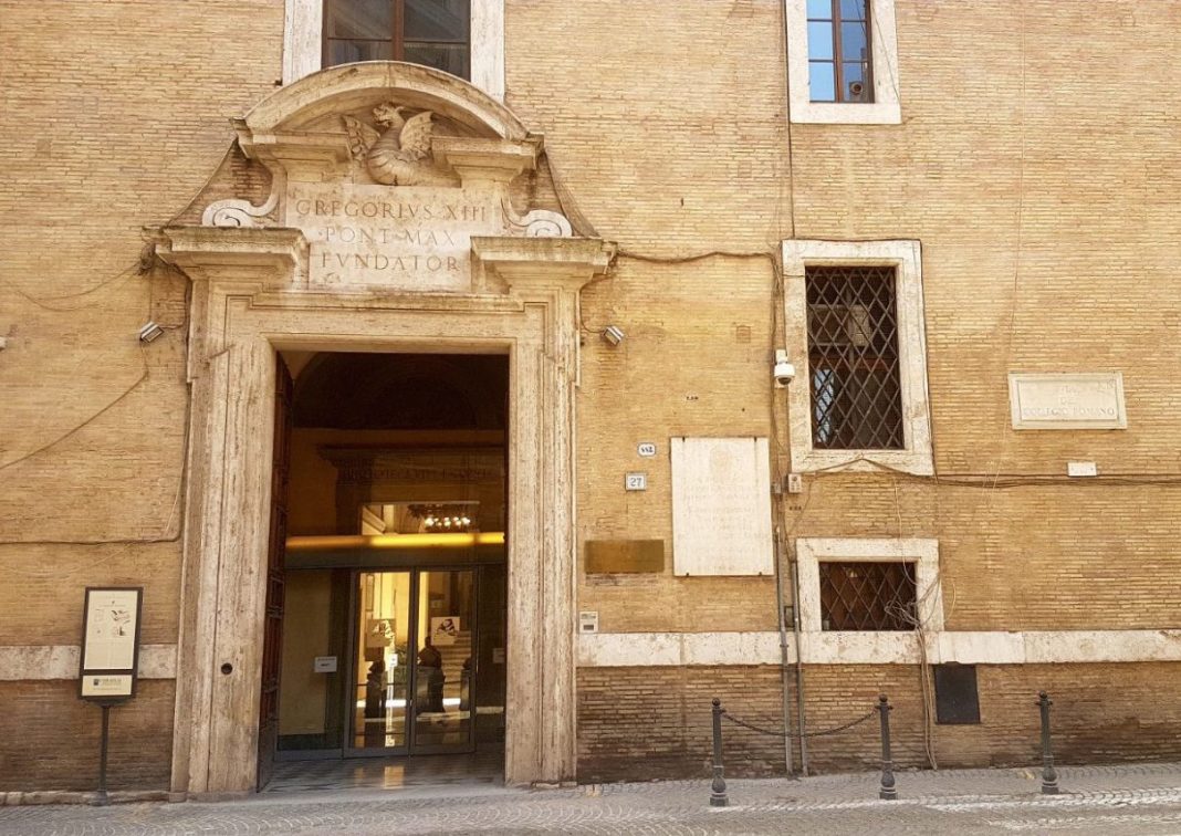 Pubblico e Privato, nuovi modelli di gestione del Patrimonio culturale. Storia ed evoluzionehttps://www.exibart.com/repository/media/2020/11/QAeditoria_637217561549808246_sedemibaccopia-1068x756.jpg