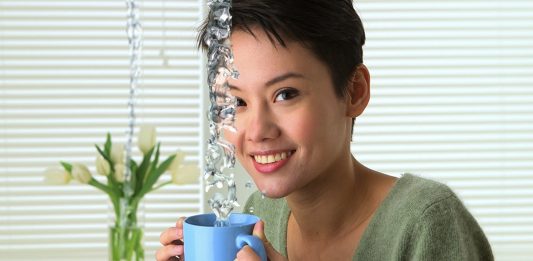 Phonemenology: smarrirsi nel loop di immagini di Riccardo Benassi