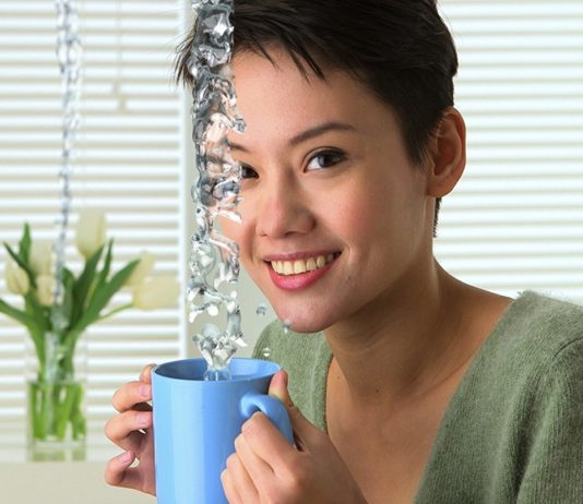 Phonemenology: smarrirsi nel loop di immagini di Riccardo Benassi